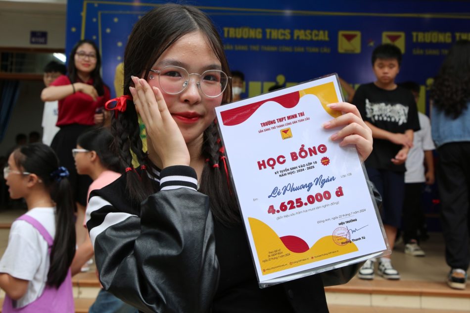 📸 TRAO HỌC BỔNG KÌ TUYỂN SINH VÀO LỚP 10 KHÓA 01 NĂM HỌC 2024 – 2025