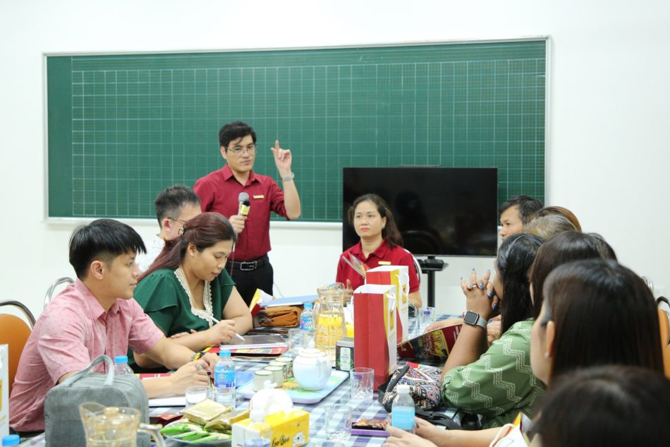 GIỚI THIỆU CHƯƠNG TRÌNH GIÁO DỤC