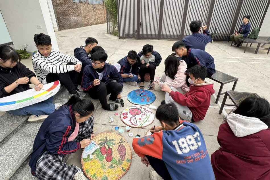 📹 GIỚI THIỆU GIAN HÀNG LỄ HỘI TIẾNG ANH LỚP 10AB THPT MINH TRÍ – MIỀN TÂY