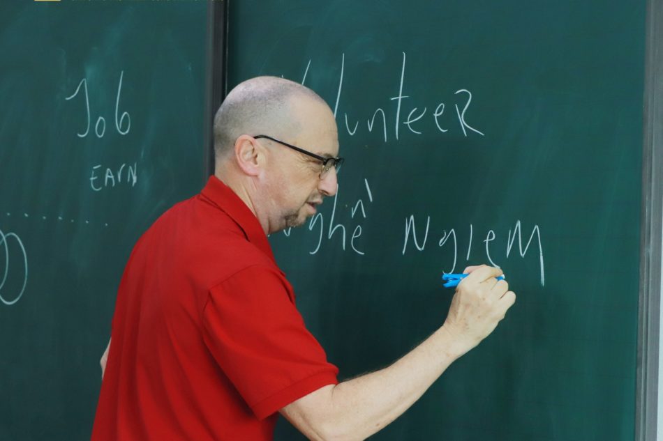 HỌC KỸ NĂNG TÌNH NGUYỆN (VOLUNTEER) CÙNG GIÁO SƯ DAVID