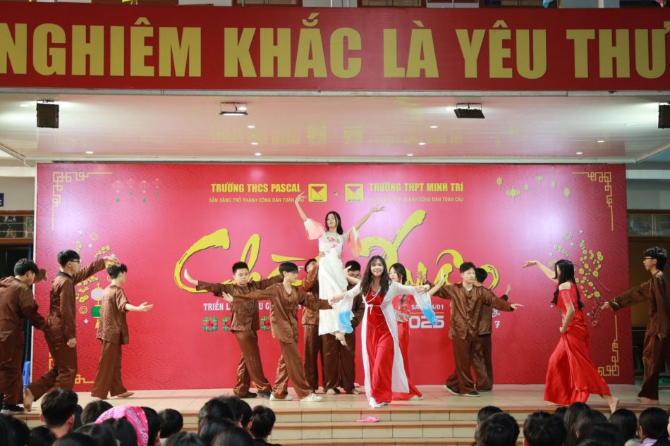 10AB VÀ MÀN TRÌNH DIỄN TẠI CHÀO XUÂN 2025