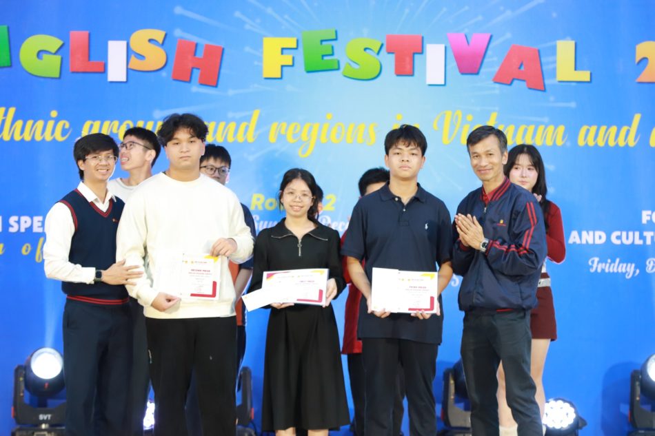 TRAO GIẢI CUỘC THI THUYẾT TRÌNH TIẾNG ANH MÙA THỨ 7 NĂM 2025