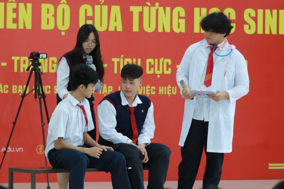 CHÀO TUẦN MỚI 9/3/2026 – CÙNG 11B SINH HOẠT THEO CHỦ ĐỀ “TRƯỞNG THÀNH CÓ CẦN MEN VÀ KHÓI?”